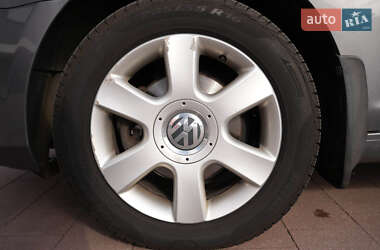 Хэтчбек Volkswagen Golf 2011 в 