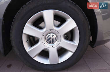 Хэтчбек Volkswagen Golf 2011 в 