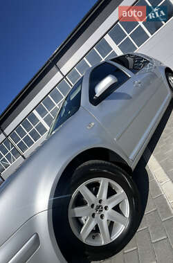 Хэтчбек Volkswagen Golf 2003 в 