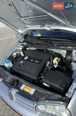 Хэтчбек Volkswagen Golf 2003 в 