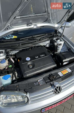 Хэтчбек Volkswagen Golf 2003 в 