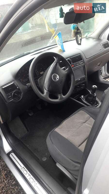 Хэтчбек Volkswagen Golf 2000 в Запорожье