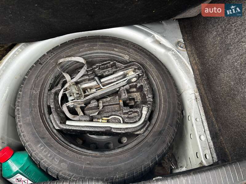 Хэтчбек Volkswagen Golf 2000 в Запорожье