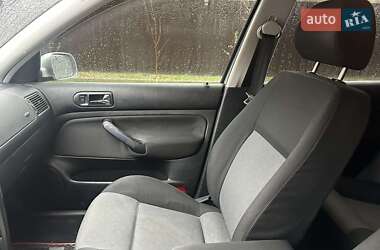 Хэтчбек Volkswagen Golf 2003 в 