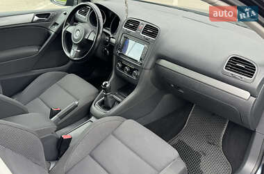 Хэтчбек Volkswagen Golf 2009 в 
