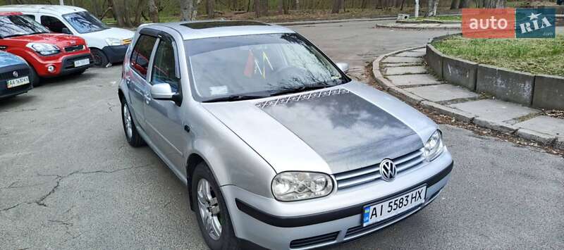 Хетчбек Volkswagen Golf 2001 в 