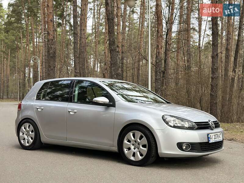 Хэтчбек Volkswagen Golf 2010 в Киеве