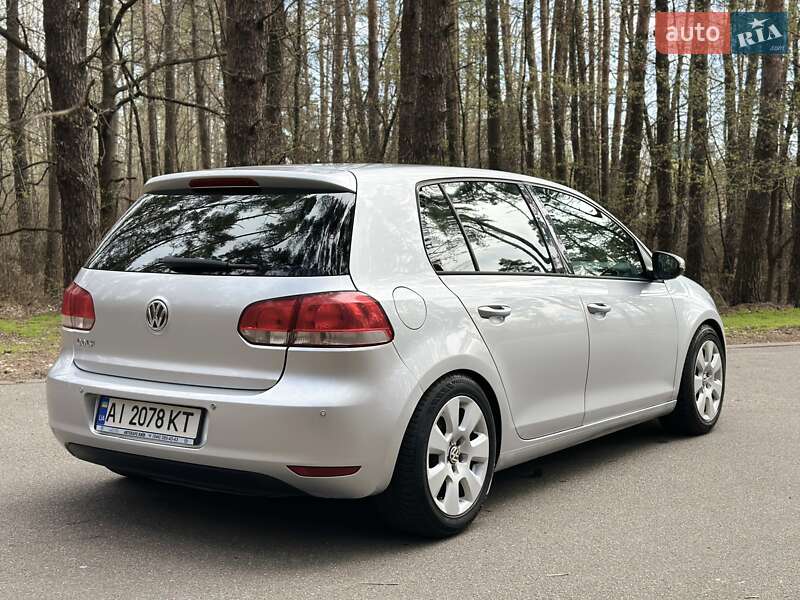 Хэтчбек Volkswagen Golf 2010 в Киеве