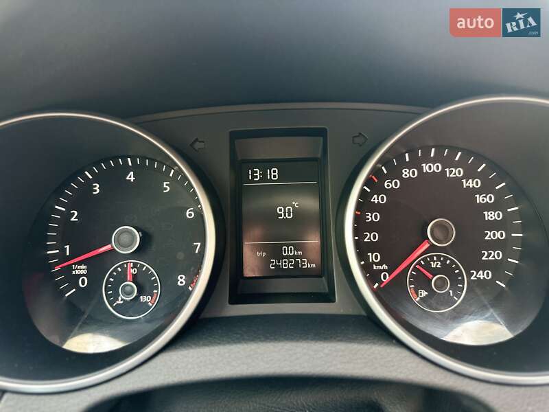 Хэтчбек Volkswagen Golf 2010 в Киеве