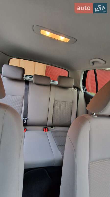 Хетчбек Volkswagen Golf 2012 в Ужгороді