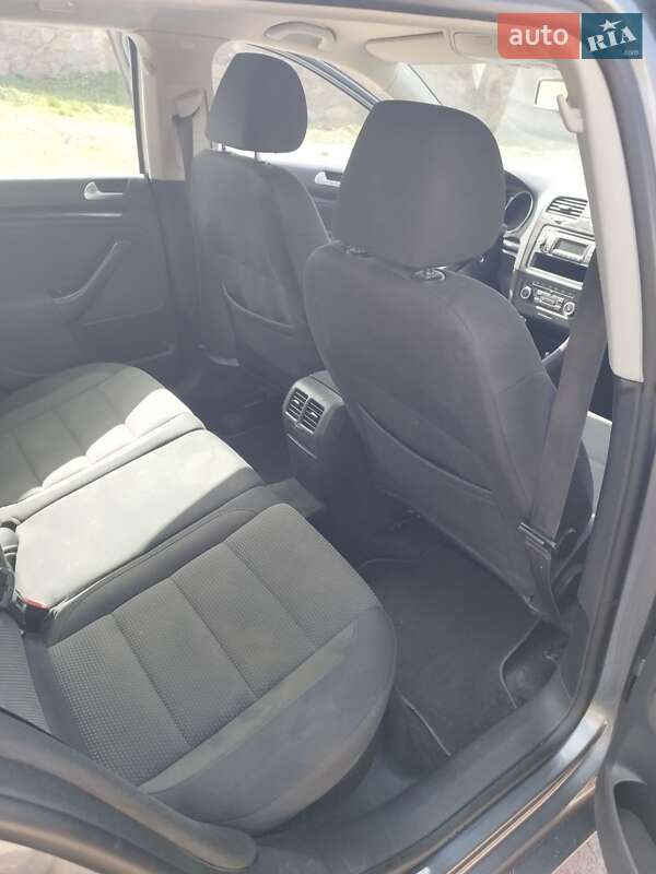 Універсал Volkswagen Golf 2012 в Коростені