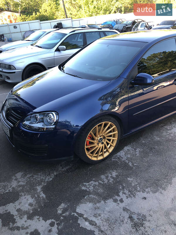 Хетчбек Volkswagen Golf 2006 в Києві