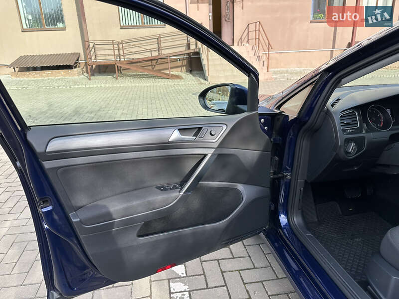 Хетчбек Volkswagen Golf 2019 в Луцьку
