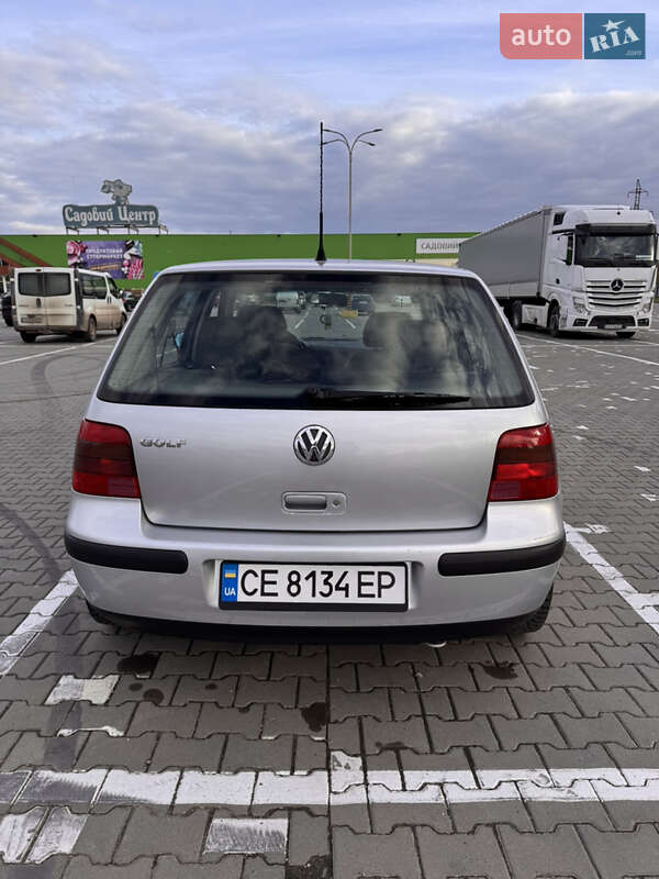 Хэтчбек Volkswagen Golf 2001 в Черновцах