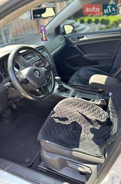Хэтчбек Volkswagen Golf 2013 в 