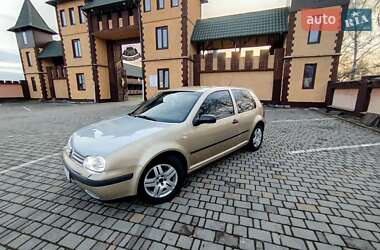 Хэтчбек Volkswagen Golf 2002 в 