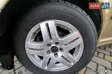 Хэтчбек Volkswagen Golf 2002 в 