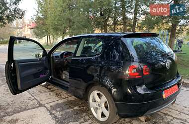 Хэтчбек Volkswagen Golf 2005 в 