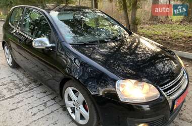 Хэтчбек Volkswagen Golf 2005 в 
