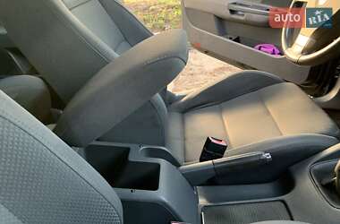 Хэтчбек Volkswagen Golf 2005 в 
