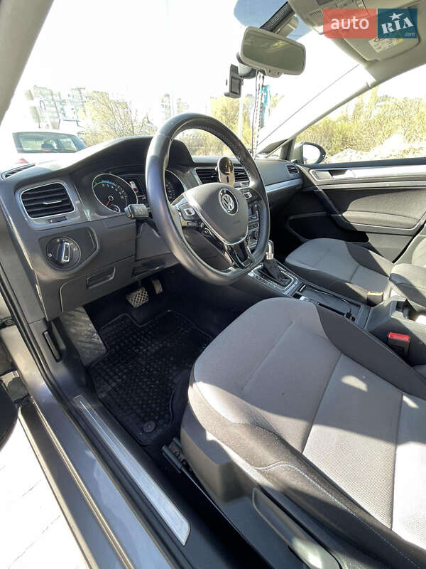 Хэтчбек Volkswagen Golf 2014 в Львове