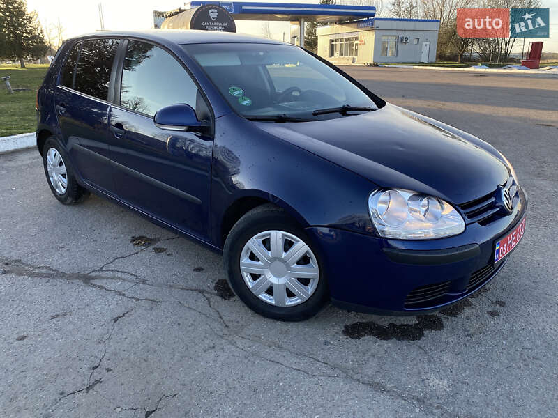 Хэтчбек Volkswagen Golf 2005 в 