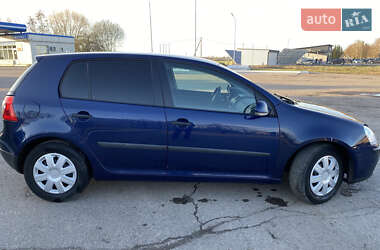 Хэтчбек Volkswagen Golf 2005 в 