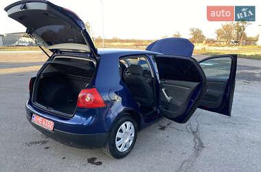 Хэтчбек Volkswagen Golf 2005 в 