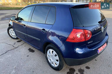Хэтчбек Volkswagen Golf 2005 в 