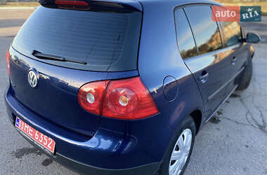 Хэтчбек Volkswagen Golf 2005 в 