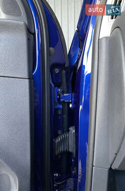 Хэтчбек Volkswagen Golf 2005 в 