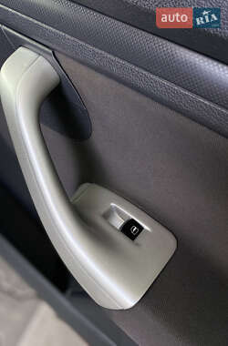 Хэтчбек Volkswagen Golf 2005 в 