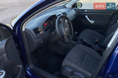 Хэтчбек Volkswagen Golf 2005 в 