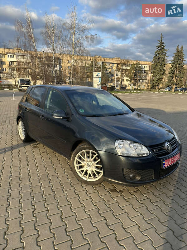 Хэтчбек Volkswagen Golf 2006 в Черновцах