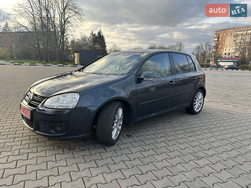 Хэтчбек Volkswagen Golf 2006 в Черновцах