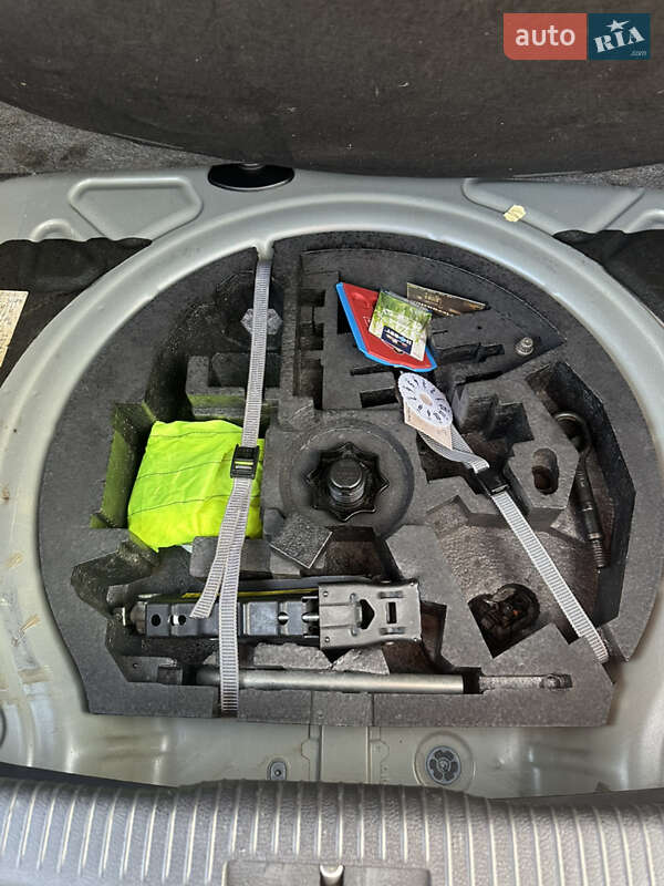 Хэтчбек Volkswagen Golf 2006 в Черновцах