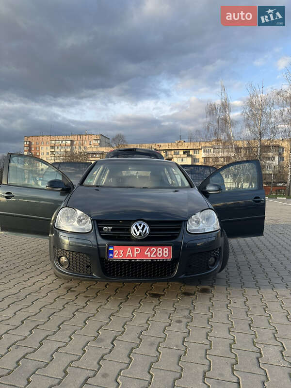 Хэтчбек Volkswagen Golf 2006 в Черновцах