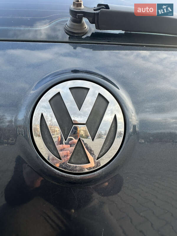 Хэтчбек Volkswagen Golf 2006 в Черновцах