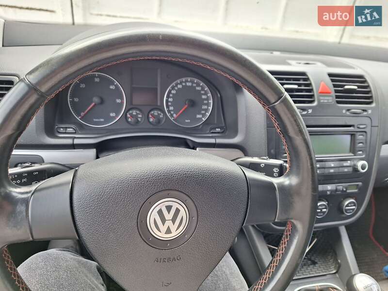 Хэтчбек Volkswagen Golf 2006 в Черновцах