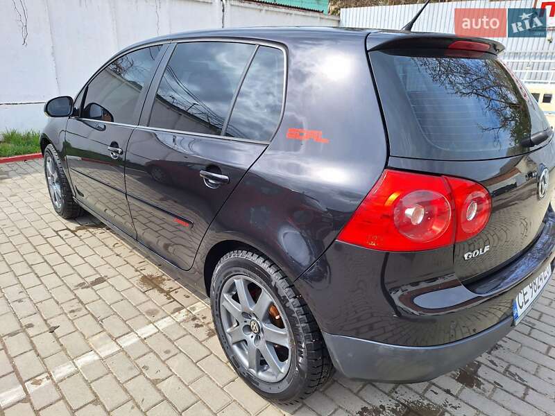 Хэтчбек Volkswagen Golf 2006 в Черновцах