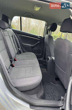 Хэтчбек Volkswagen Golf 2005 в 