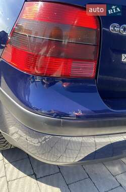 Хэтчбек Volkswagen Golf 2001 в 