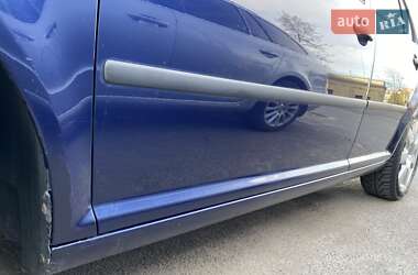Хэтчбек Volkswagen Golf 2001 в 
