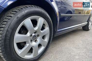 Хэтчбек Volkswagen Golf 2001 в 