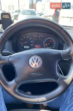 Хэтчбек Volkswagen Golf 2001 в 