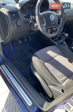 Хэтчбек Volkswagen Golf 2001 в 