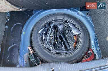 Хэтчбек Volkswagen Golf 2001 в 