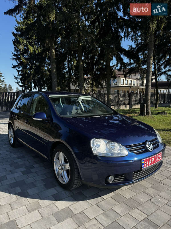 Хэтчбек Volkswagen Golf 2008 в Староконстантинове