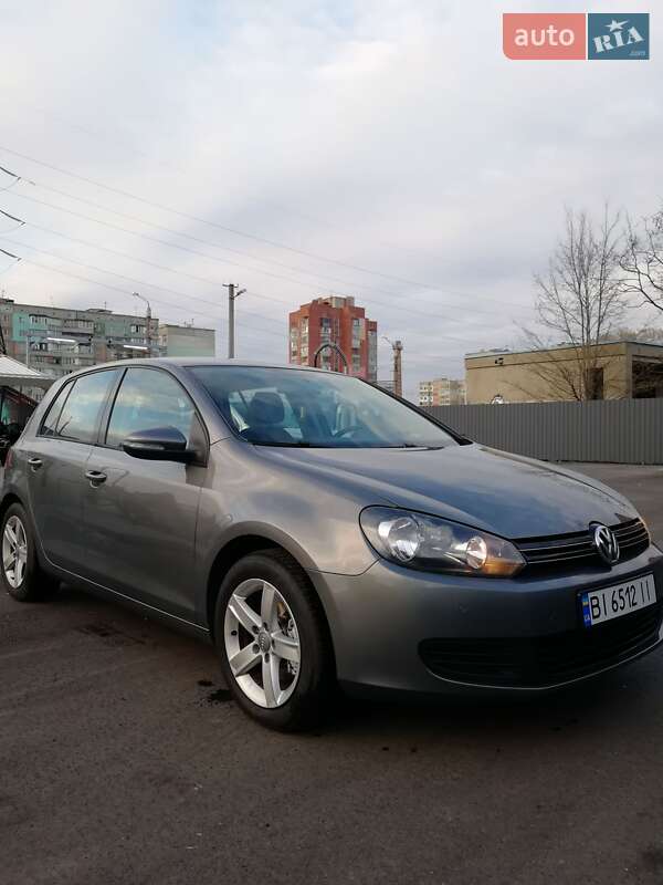 Хэтчбек Volkswagen Golf 2009 в 