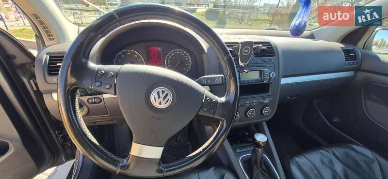 Хэтчбек Volkswagen Golf 2008 в Дубно